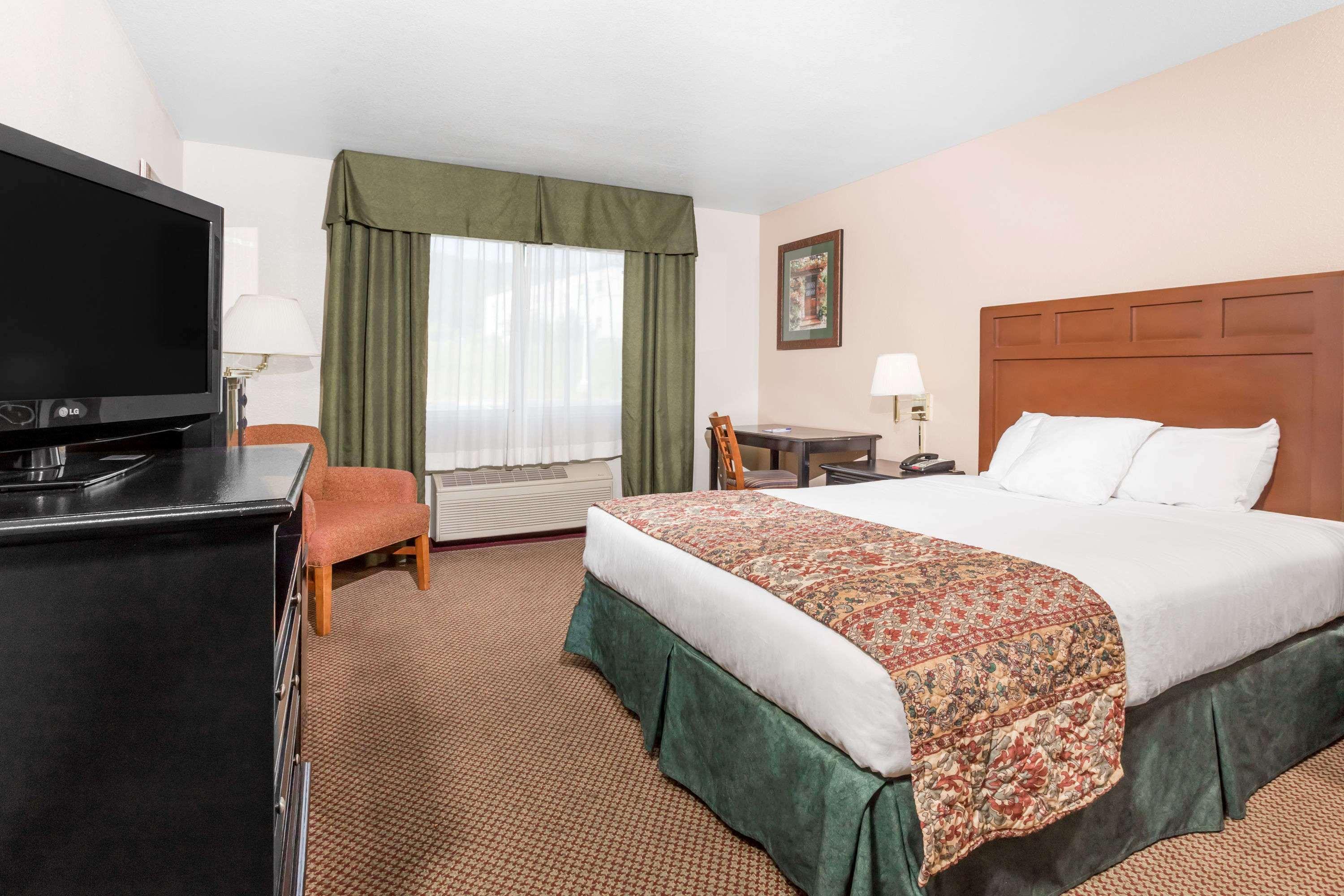 Baymont By Wyndham Yreka Hotel Exterior photo