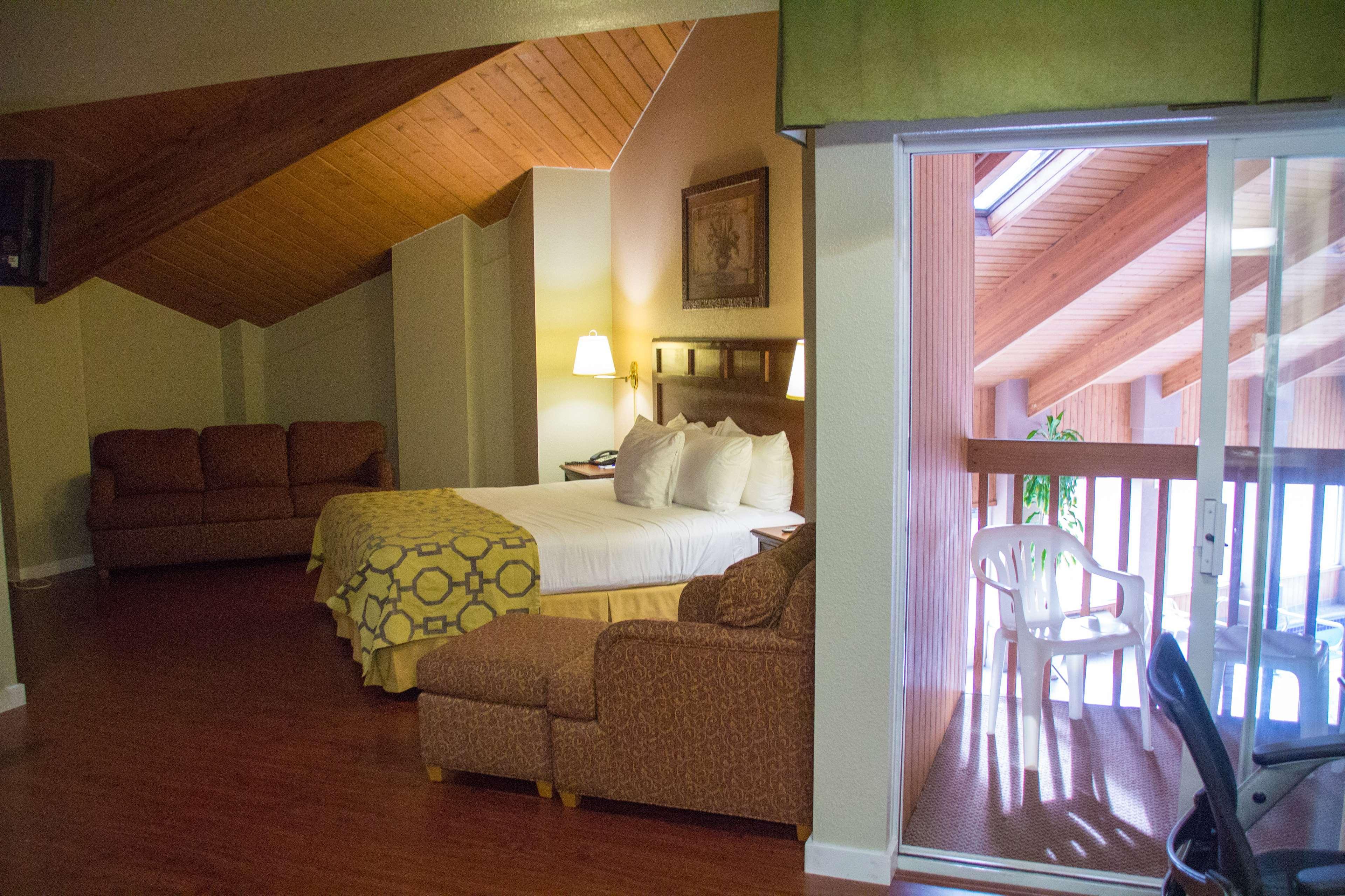 Baymont By Wyndham Yreka Hotel Exterior photo